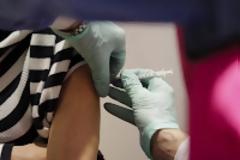Αρχίζουν μέσα στον Σεπτέμβριο οι εμβολιασμοί με την 3η δόση – Ανακοινώσεις το απόγευμα