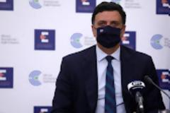 Κικίλιας: Υποχρεωτικός ο εμβολιασμός των εργαζομένων στα φαρμακεία