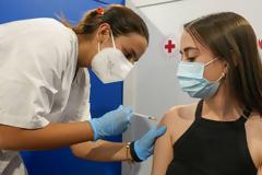 Υποχρεωτικός εμβολιασμός: Οι προτάσεις για επέκταση σε κατηγορίες εργαζομένων δημοσίου και ιδιωτικού τομέα