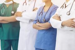 Νέα περιοριστικά μέτρα και για τους ιδιώτες ανεμβολίαστους ιατρούς