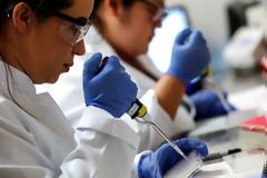 Μετάλλαξη Δέλτα: Πιο ανθεκτική στα αντισώματα – Τι ισχύει για όσους έκαναν εμβόλιο Pfizer και AstraZeneca