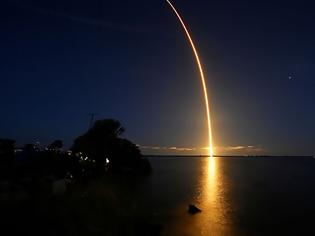 Φωτογραφία για Απογειώθηκε ο πύραυλος Falcon 9 της SpaceX – Η πρώτη τουριστική διαστημική αποστολή