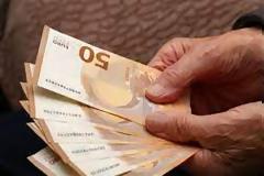 Αναδρομικά και αυξήσεις συνταξιούχων: Ποιοι πληρώνονται Σεπτέμβριο και Οκτώβριο – Ποιοι πάνε για Νοέμβριο – Δεκέμβριο.