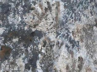 Φωτογραφία για Θιβέτ: Ανακαλύφθηκαν «γκράφιτι» από πατημασιές και παλάμες σε πετρώματα ηλικίας έως 226.000 ετών