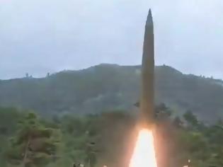 Φωτογραφία για Βόρεια Κορέα: Δημοσίευσε βίντεο από την εκτόξευση πυραύλου σε τρένο