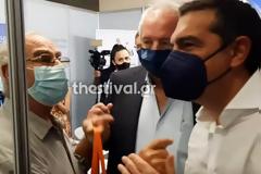Αλέξης Τσίπρας στη ΔΕΘ: «Εντάξει κύριέ μου» – Όταν απελπισμένος πολίτης δάκρυσε μπροστά του