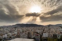 Καιρός: Ζέστη, τοπικές βροχές και αφρικανική σκόνη τη Δευτέρα