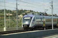 Κάτω Πατήσια: Τρένο του προαστιακού συγκρούστηκε με αυτοκίνητο