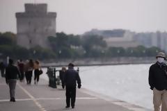 Σε «κόκκινο συναγερμό» η Θεσσαλονίκη. Στο τραπέζι μέχρι και νέο lockdown