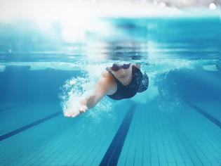 Φωτογραφία για Γιατί η κολύμβηση είναι «φάρμακο» για τον οργανισμό. Δέκα λόγοι για να αρχίσετε συστηματικά την κολύμβηση