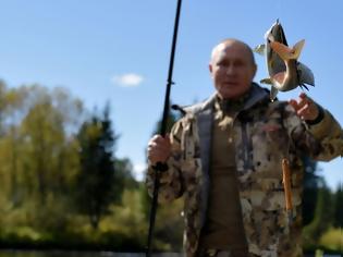 Φωτογραφία για Διακοπές για τον Πούτιν - Πήγε για ψάρεμα και πεζοπορία