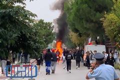 Θεσσαλονίκη: Επεισόδια έξω από το ΕΠΑΛ Ευόσμου - Έκαψαν κάδους