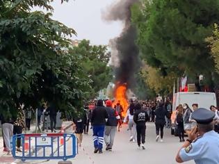 Φωτογραφία για Θεσσαλονίκη: Επεισόδια έξω από το ΕΠΑΛ Ευόσμου - Έκαψαν κάδους
