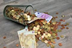 Χριστουγεννιάτικο «κοινωνικό μέρισμα» έως και 900 ευρώ - Ποιοι θα το λάβουν