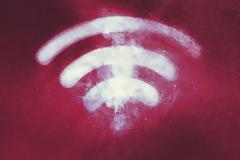 Wi-Fi: Έλληνας δημιούργησε μετα-υλικό που ενισχύει το αδύναμο σήμα