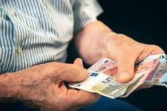 Μόνιμες αυξήσεις για 520.000 συνταξιούχους που δεν πήραν αναδρομικά.