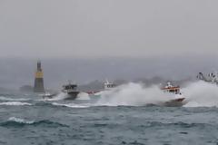 Γάλλοι αλιείς απειλούν να αποκλείσουν το λιμάνι του Καλαί και τη σιδηροδρομική γραμμή στο πλαίσιο της διαμάχης με το Λονδίνο