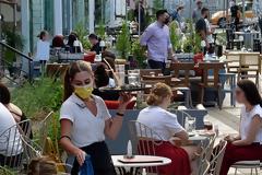 Νέα μέτρα: Η αλλαγή που «αποκάλυψε» το ΦΕΚ. Εμβολιασμένοι και ανεμβολίαστοι σε νέα καθημερινότητα