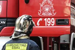 Φωτιά σε απορριμματοφόρο του δήμου Αθηναίων τη νύχτα - Σοβαρές ζημιές σε 11 σταθμευμένα αυτοκίνητα