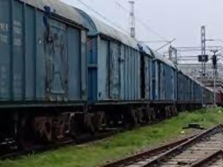Φωτογραφία για Ινδία: Τρία τρένα σε ένα σπάζοντας ρεκόρ με 176 βαγόνια. Βίντεο.
