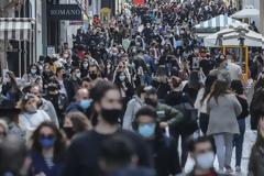Έρευνα: Οι ανεμβολίαστοι θα μολύνονται από κορονοϊό ξανά κάθε 16 μήνες