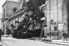 Σαν σήμερα 22 Οκτωβρίου 1895 στο Gare Montparnasse  Το ασύλληπτο   σιδηροδρομικό ατύχημα που  έγραψε ιστορία.  Δείτε video και εικόνες.
