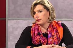 Γκάγκα: Να μην είμαστε χωρισμένοι σε στρατόπεδα εμβολιασμένων και μη