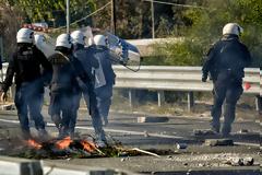 Ρομά Απέκλεισαν τη σιδηροδρομική γραμμή.