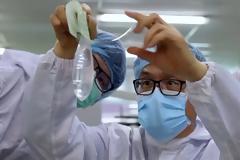 Επιστήμονες λένε ότι ανακάλυψαν το πρώτο unisex προφυλακτικό - Πώς θα χρησιμοποιείται από γυναίκες και άνδρες