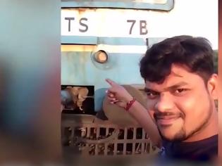 Φωτογραφία για Βίντεο – σοκ: Τρένο παρασύρει άνδρα που προσπαθούσε να βγάλει selfie.
