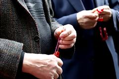 Εφάπαξ μαζί με την οριστική σύνταξη [πίνακες με τα ποσά που λαμβάνουν οι δημόσιοι υπάλληλοι].