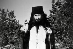 Ο όσιος Γεώργιος (Καρσλίδης) μπροστά στο εκτελεστικό απόσπασμα!