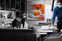 Πώς θα μπαίνουν οι ανεμβολίαστοι σε εστίαση, καταστήματα, δημόσιο. Όλες οι αλλαγές από το Σάββατο