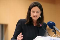 Κεραμέως: “Δεν κλείνουν τα σχολεία”. Διαψεύδει τις φήμες το υπουργείο Παιδείας