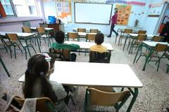 Πατέρας αρνητής δεν στέλνει τα 4 παιδιά του σχολείο γιατί δεν δέχεται τη μάσκα και τα self test - Εισαγγελική παρέμβαση
