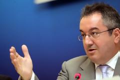 Η ανάρτηση του Ηλία Μόσιαλου για τη φωνή πίσω από το «Mind the Gap» του Μετρό στο Λονδίνο.