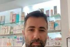 Κίνηση ματ υπέρ του εμβολιασμού από τον φαρμακοποιό Τάσο Βελισσαράκο
