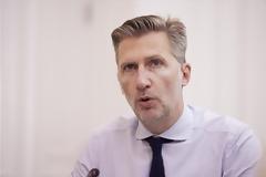 «Παράθυρο» Σκέρτσου για είσοδο σε κλειστούς χώρους μόνο με τρίτη δόση εμβολίου
