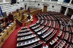 H Πεζογέφυρα του Σιδηροδρομικού Σταθμού Άδενδρου Θεσσαλονίκης στη βουλή.