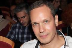Βασίλης Κούκουρας: «Στο “Κωνσταντίνου και Ελένης” ήμουν τριαντακάτι προς σαράντα»– Ποιο είναι το μυστικό της νεότητάς του;