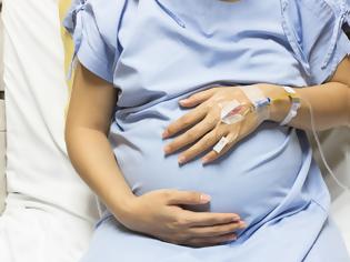 Φωτογραφία για Έρευνα των CDC: Διπλασιάζεται ο κίνδυνος θνησιγένειας για τις έγκυες που νοσούν από κορονοϊό