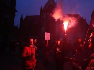 Φωτογραφία για Κοροναϊός - Ολλανδία: Συνεχίζονται οι διαδηλώσεις ενάντια στα μέτρα - Επεισόδια και στη Χάγη