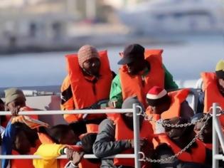 Φωτογραφία για Μεγάλη επιχείρηση διάσωσης 68 μεταναστών ανοιχτά των Χανίων, ένα άτομο ανασύρθηκε νεκρό