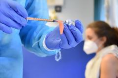 Εμβόλιο Pfizer: Στο 100% η αποτελεσματικότητά του για τους εφήβους