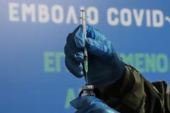 Τρέχουν να προλάβουν τα Χριστούγεννα: 500.000 ραντεβού για εμβόλιο σε ένα μήνα