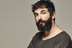 Άρης Σερβετάλης: Απαντά για τον σάλο με την αποχώρησή του από παράσταση