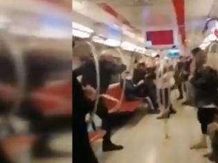 Φωτογραφία για Τουρκία: Ανδρας επιτέθηκε με μαχαίρι κατά γυναικών στο μετρό της Κωνσταντινούπολης [βίντεο]