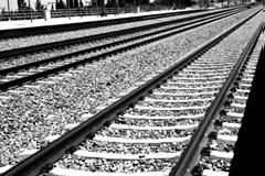 Τρίκαλα: Ατύχημα με αυτοκίνητο που παραβίασε διάβαση. Τραυματίστηκε ο οδηγός