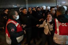 Έλληνας που ζει στην Κωνσταντινούπολη: Από το κατρακύλισμα της λίρας έχω χάσει σε ευρώ το 50% του εισοδήματός μου