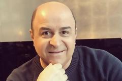 Μάρκος Σεφερλής: «Σάτιρα κάνεις σε πρόσωπα και γεγονότα που υπάρχουν στην επικαιρότητα»